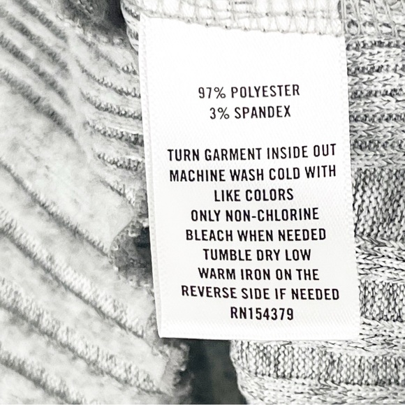 AERO Gray Scoop Neck Long Sleeves Ribbed Knit Button Accents Top Size XL - Picture 4 of 8